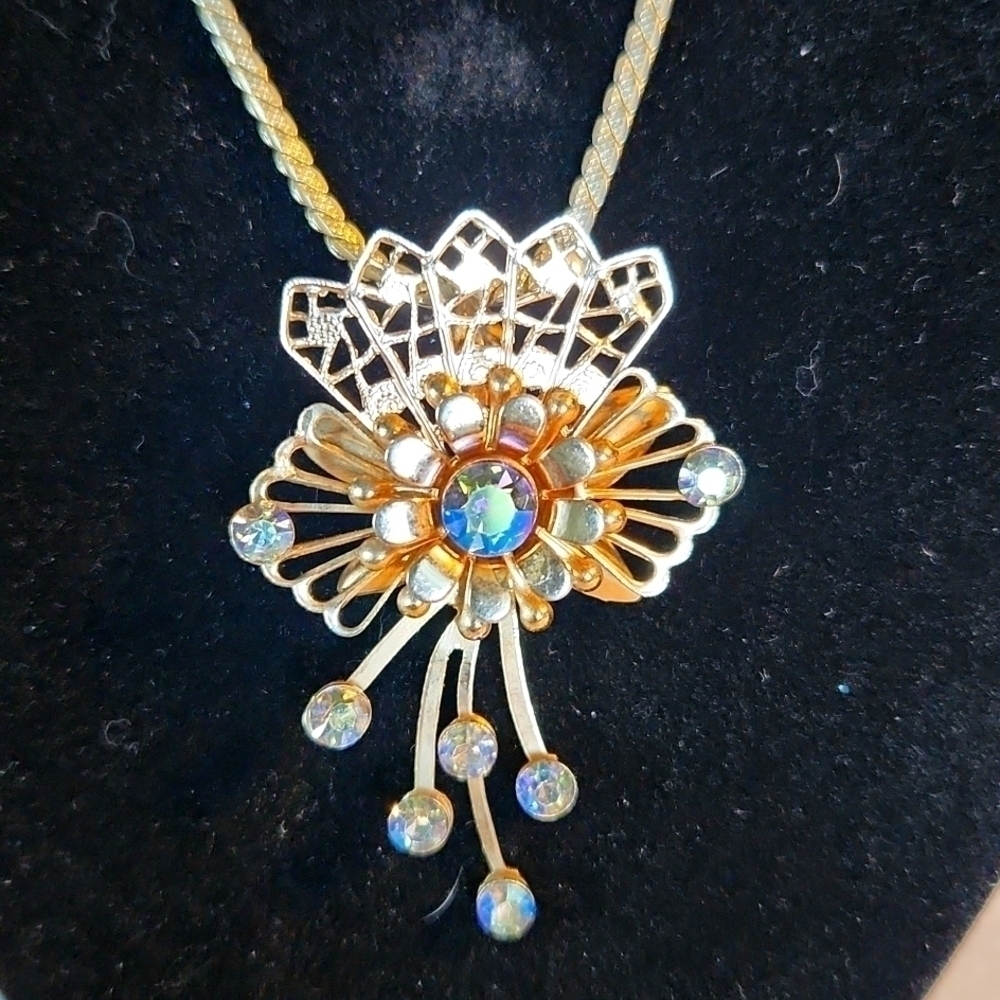 Vintage floral fan pendant and 29" chain